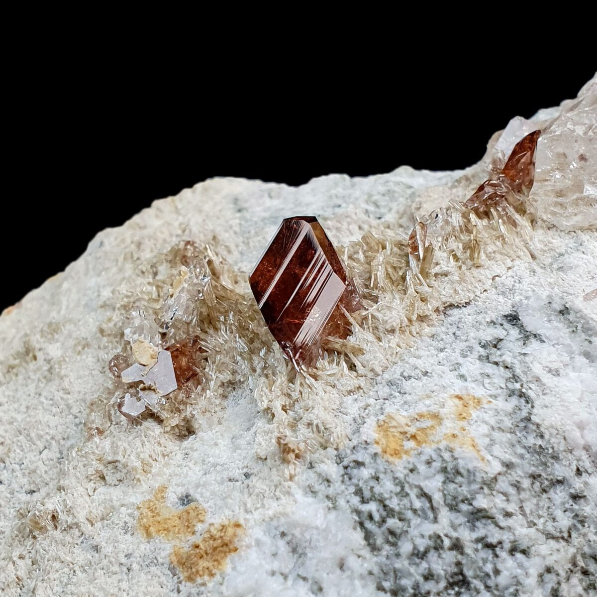 Axinite & Quartz - Armentier, France