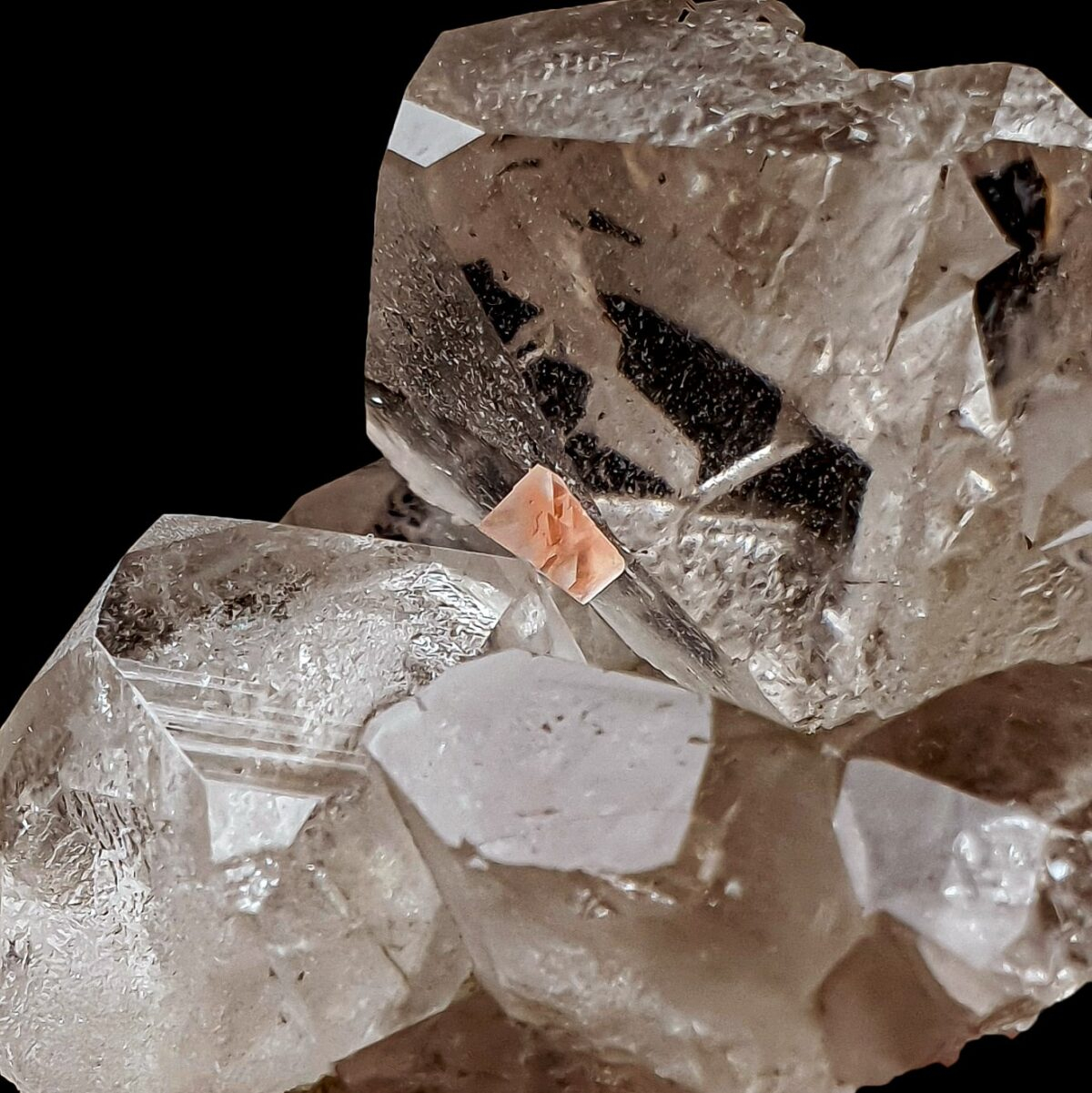 Pink fluorite & gwindel quartz - Mont-Blanc, France