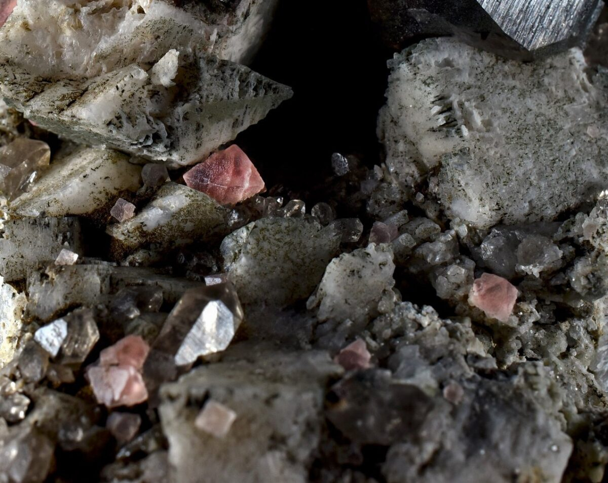Pink fluorite & quartz - Mont-Blanc, France